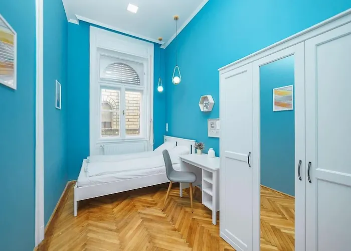 Cityscape Budget Art Deco Apartment Budapest