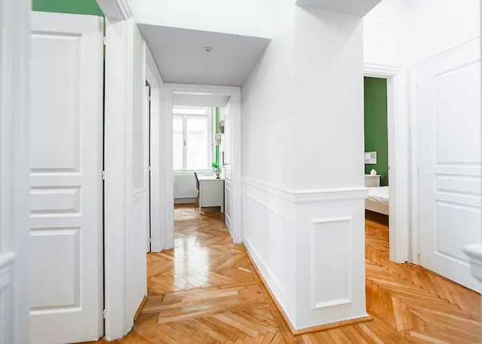 Cityscape Budget Art Deco Appartement